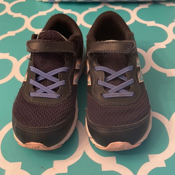 New balance sneakers toddler girls size 10 - Picture 2 of 8